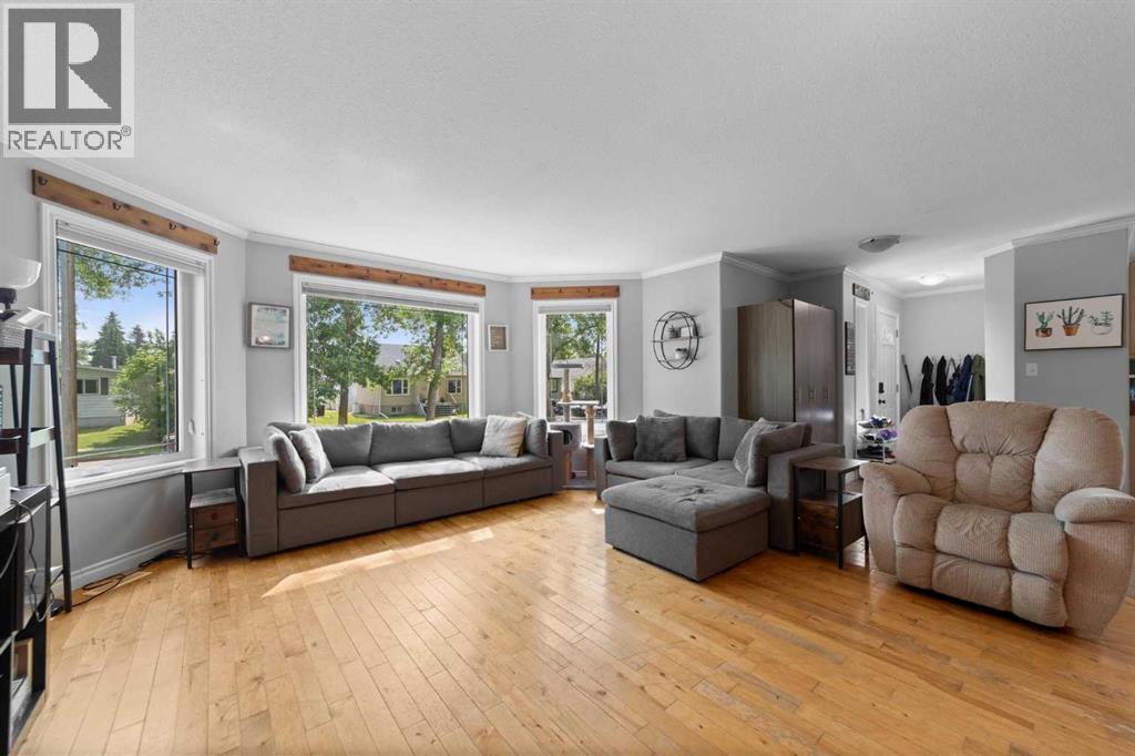 5224 43 Street - 9