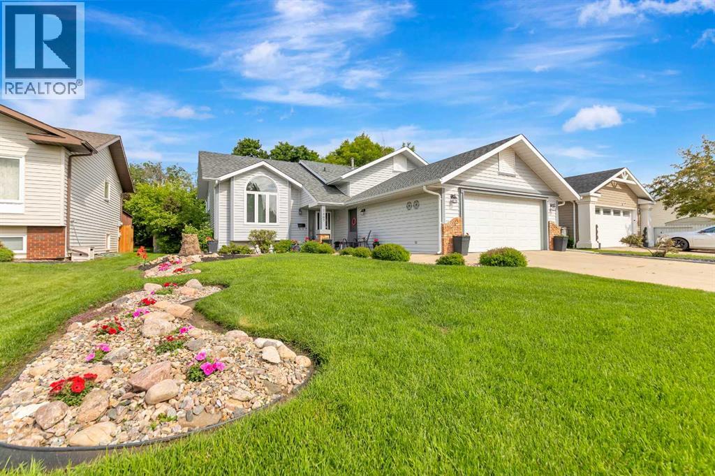 2307 52B Avenue - photo 2