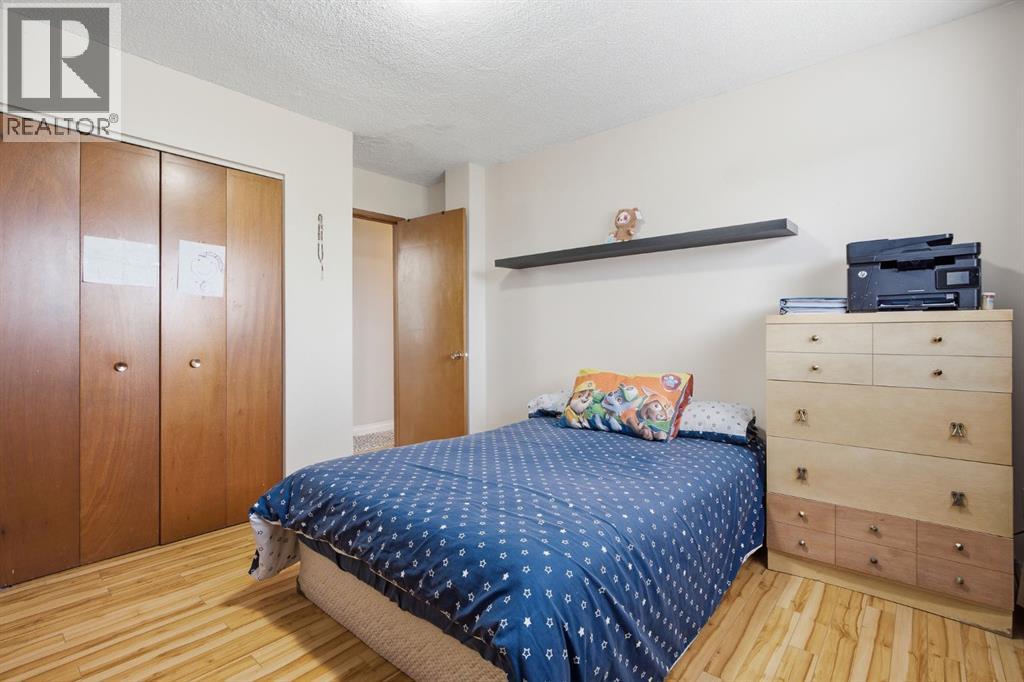 1405 17 Avenue NW - 23