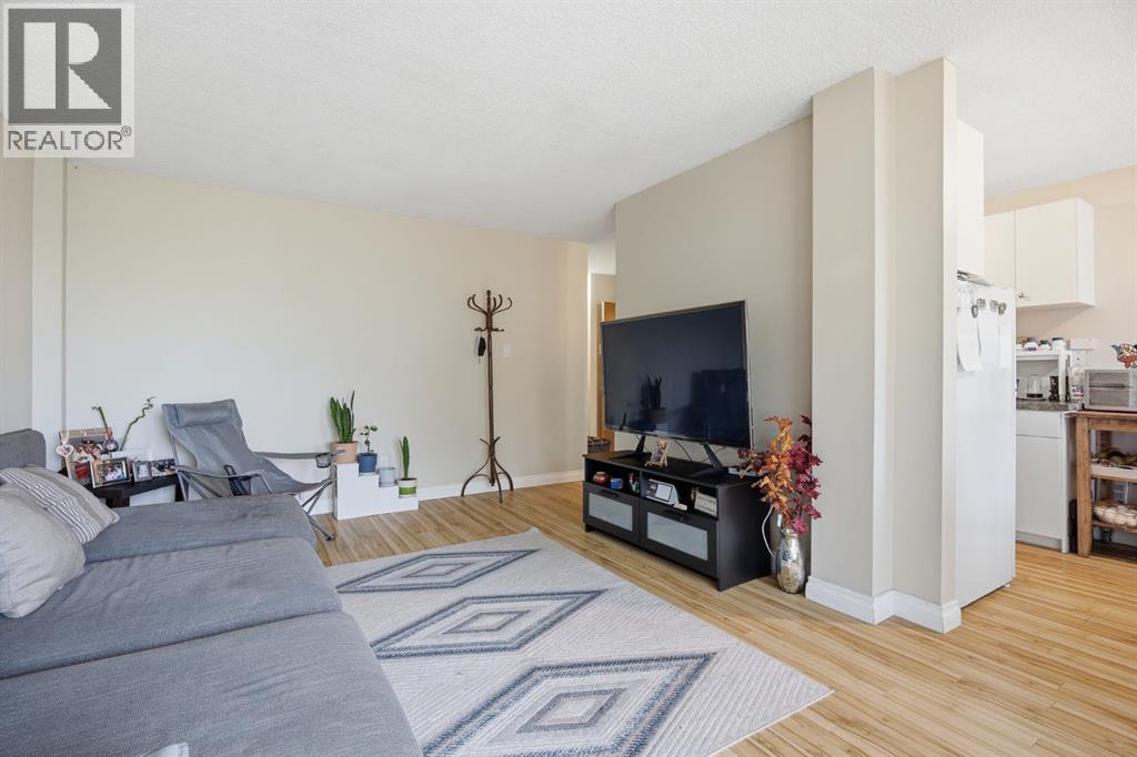 1405 17 Avenue NW - 21