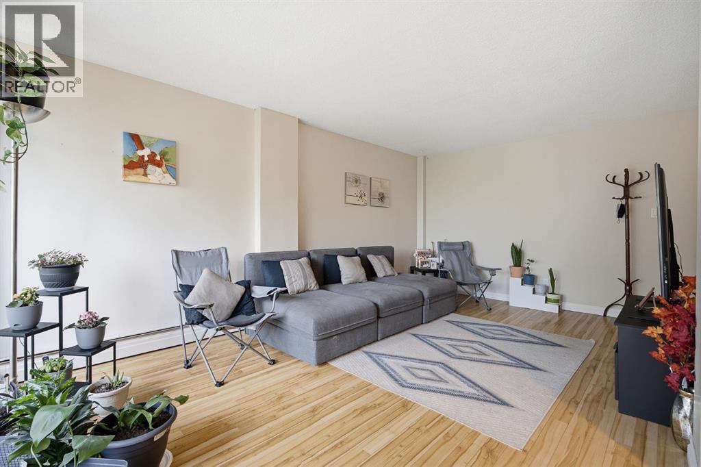 1405 17 Avenue NW - 20