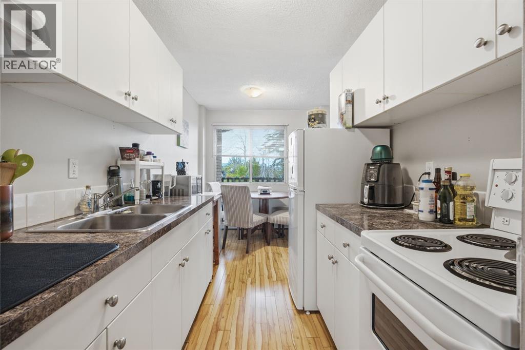 1405 17 Avenue NW - 14