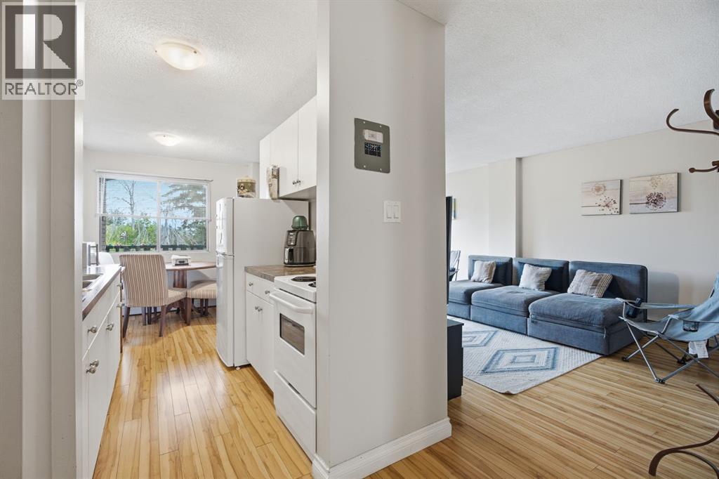 1405 17 Avenue NW - 13