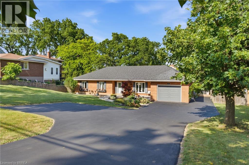 3-bedroom home for sale at 58 MUNSEE Street N, Cayuga ON · photo 2 of 35