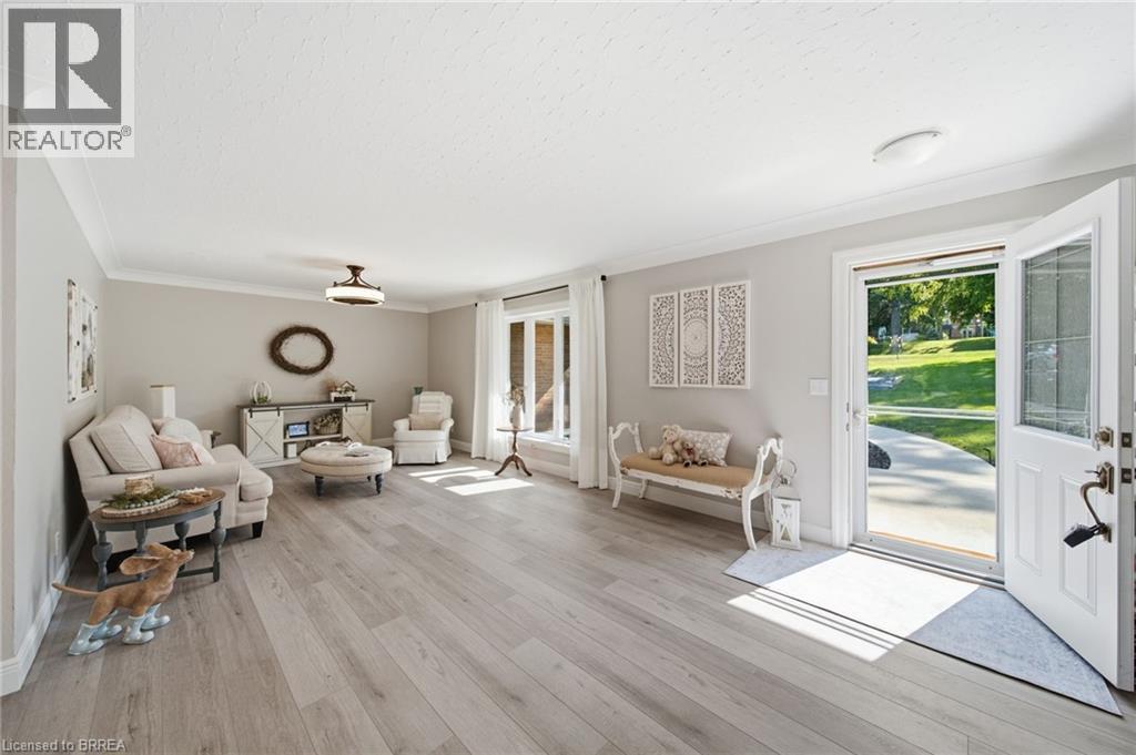 3-bedroom home for sale at 58 MUNSEE Street N, Cayuga ON · photo 3 of 35