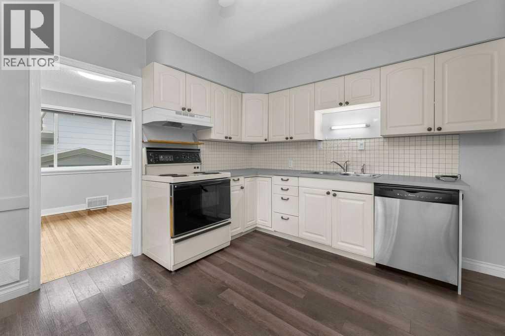 2216 19 Street SW - 22
