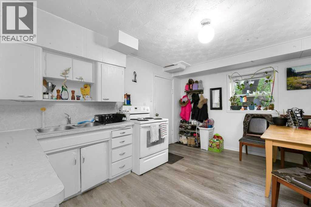 2216 19 Street SW - 31