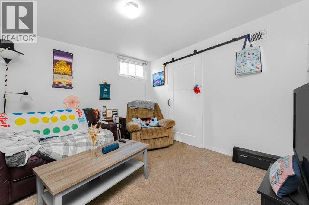 2216 19 Street SW - 38