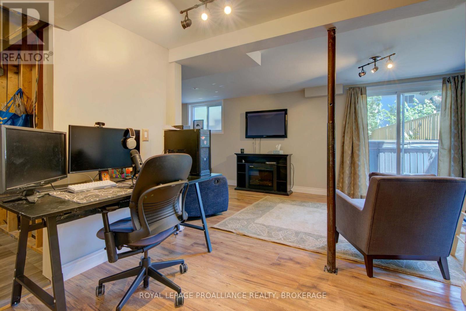 1078 LOMBARDY STREET - 29