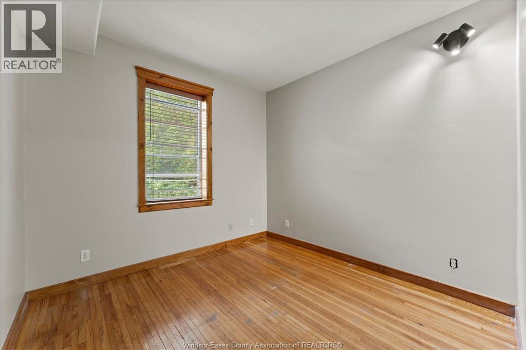 537 McEwan AVENUE - 18