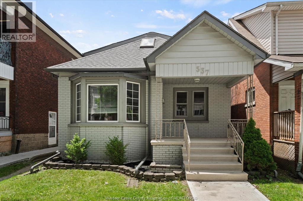 537 McEwan AVENUE - 1