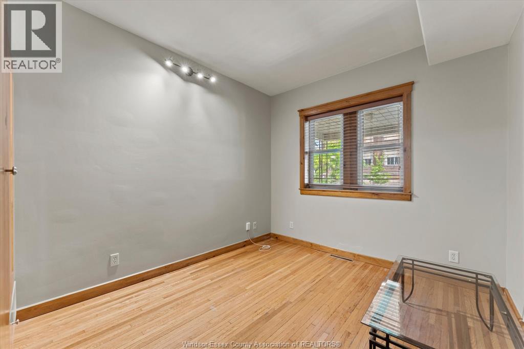 537 McEwan AVENUE - 16