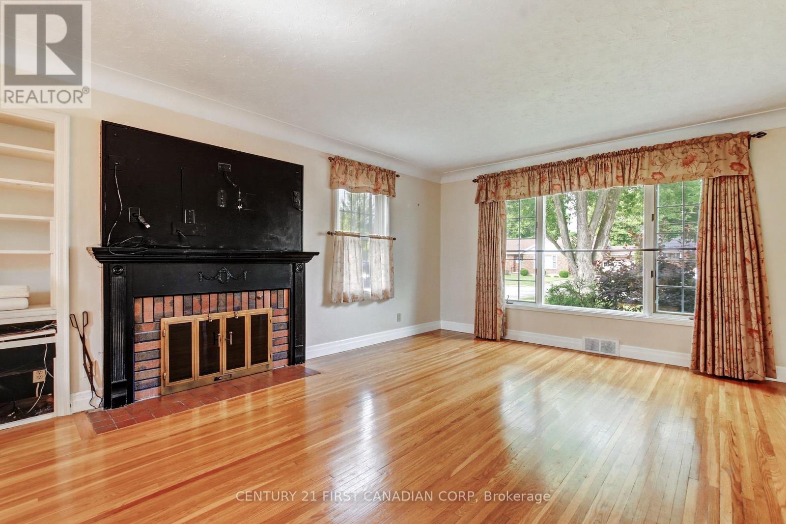 26 GRAND AVENUE - 27