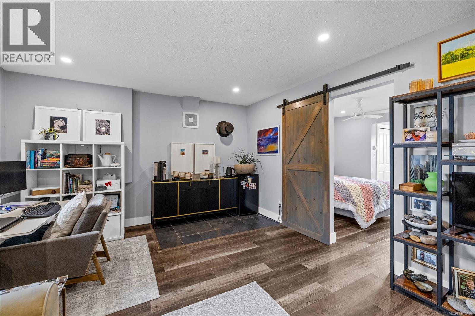 384 McKillop Dr - 12