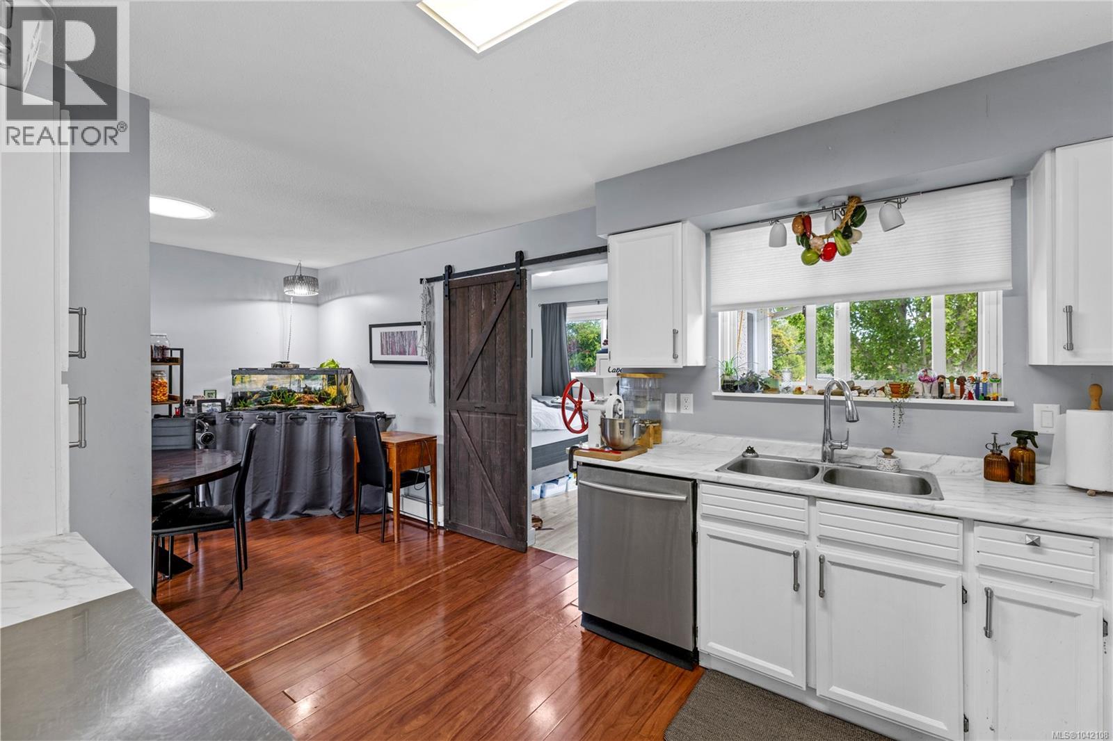 384 McKillop Dr - 32
