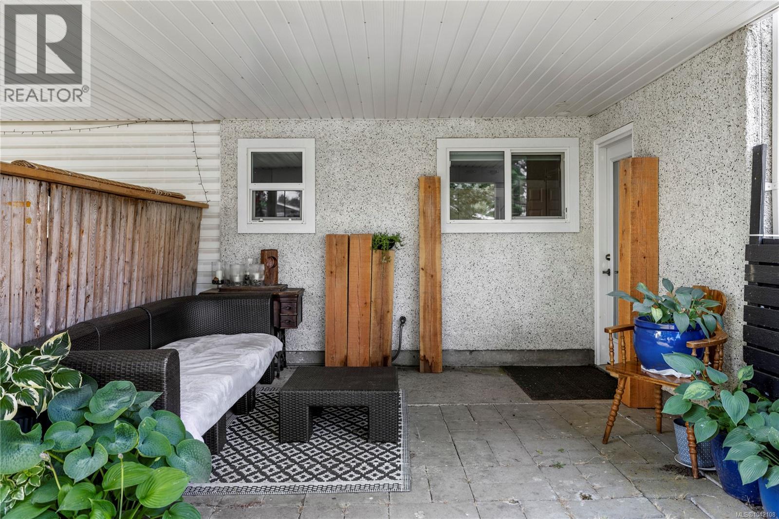 384 McKillop Dr - 33