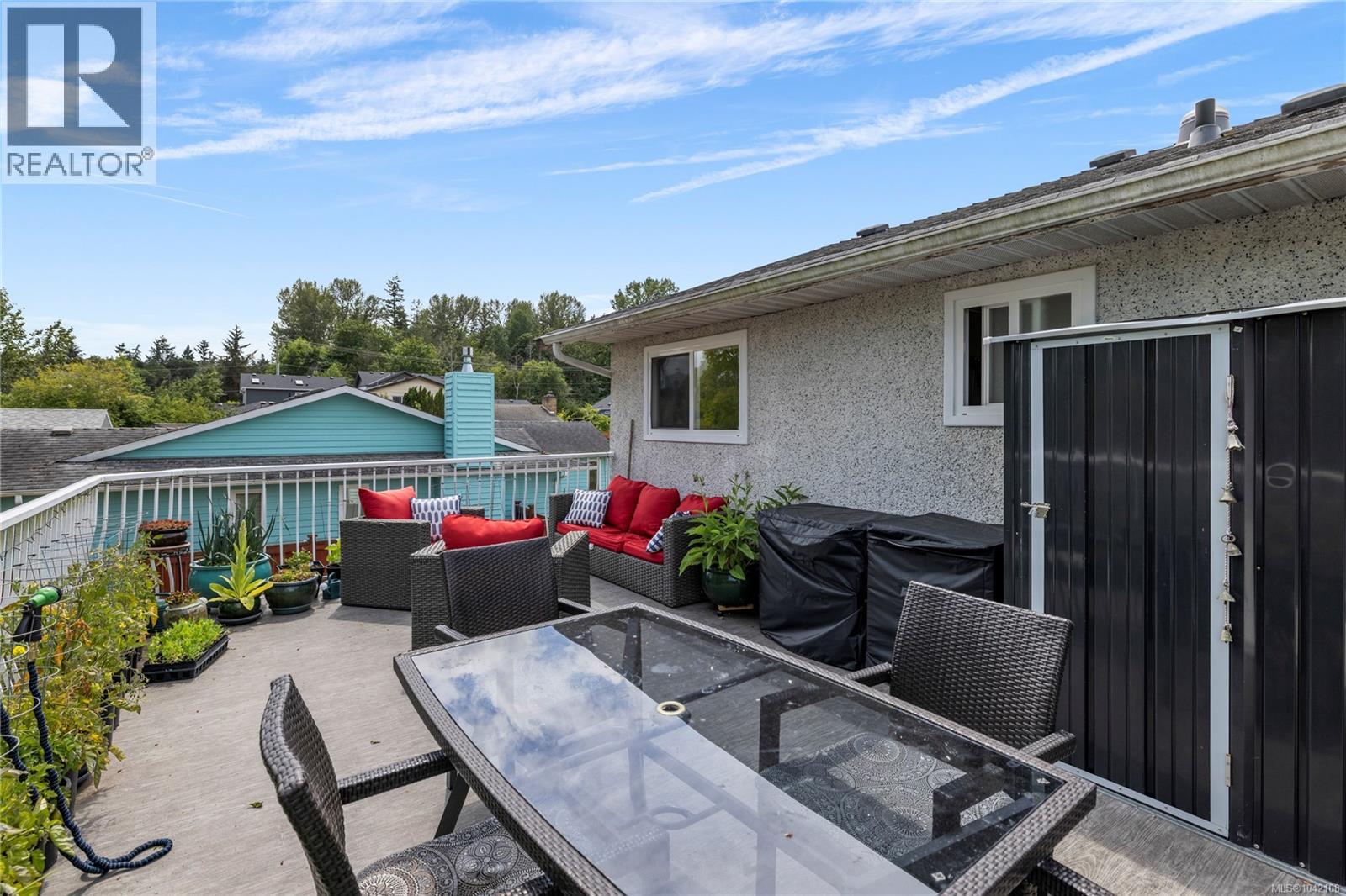 384 McKillop Dr - 7
