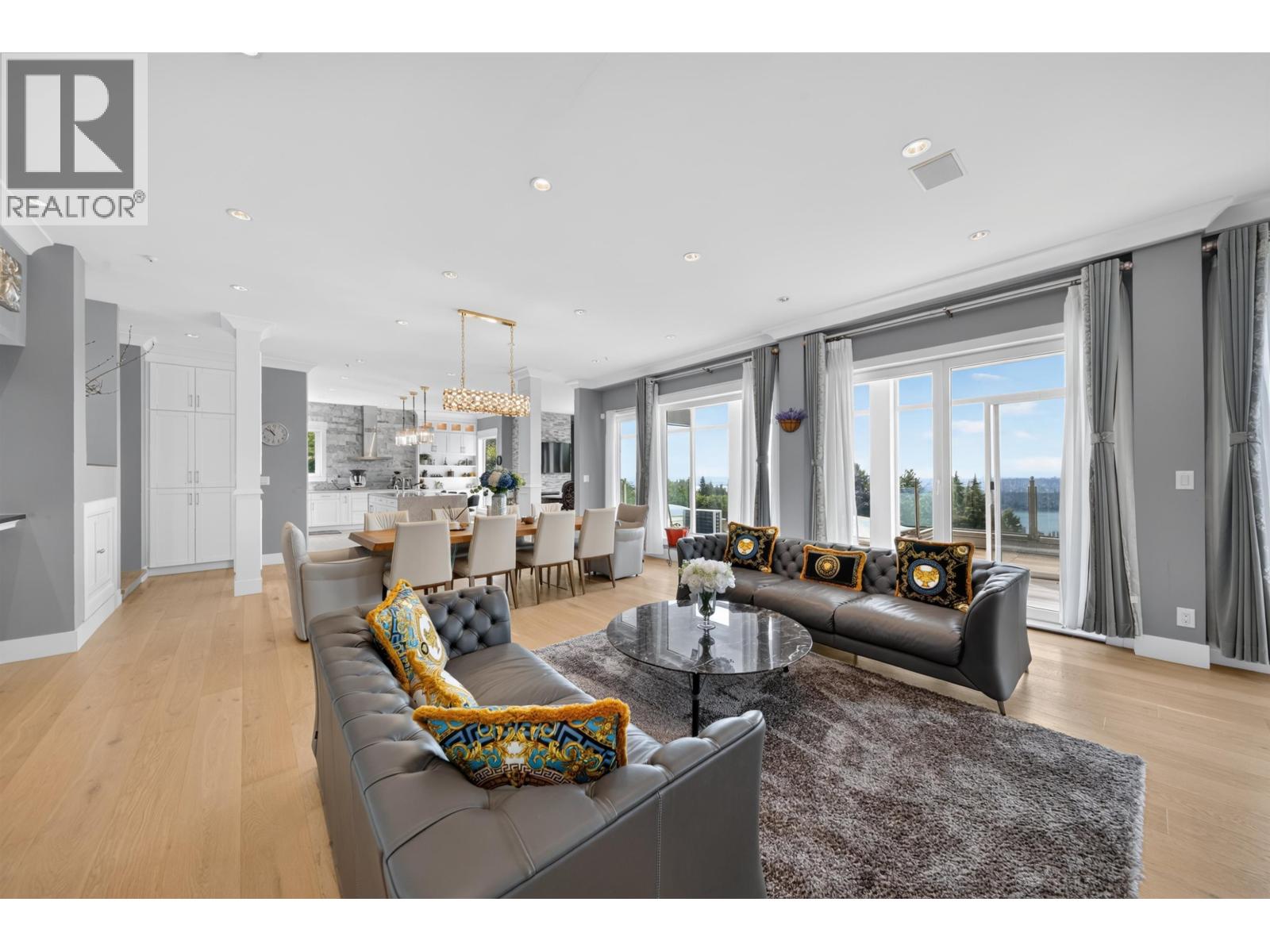 1572 CHIPPENDALE COURT, West Vancouver