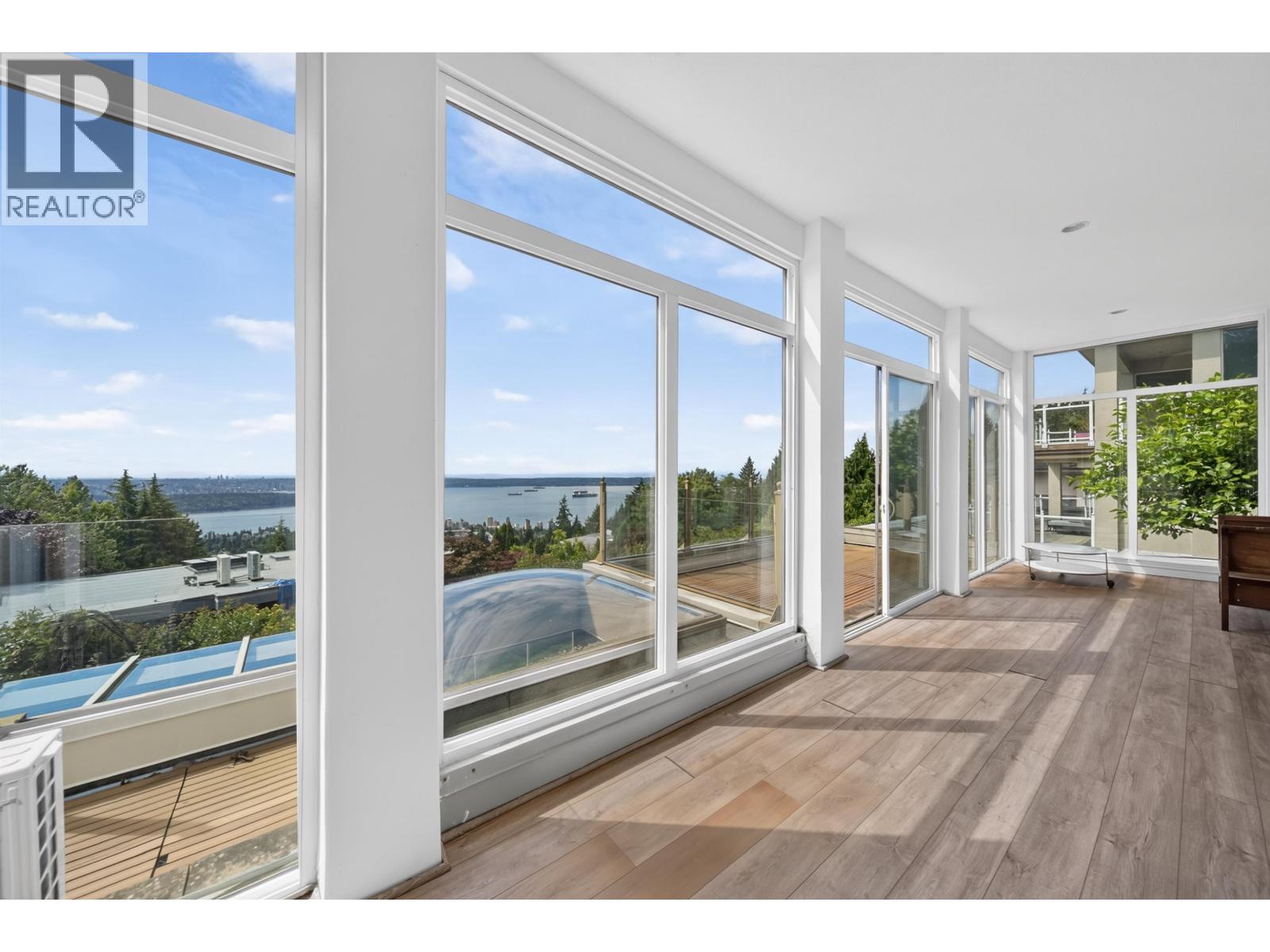 1572 CHIPPENDALE COURT, West Vancouver