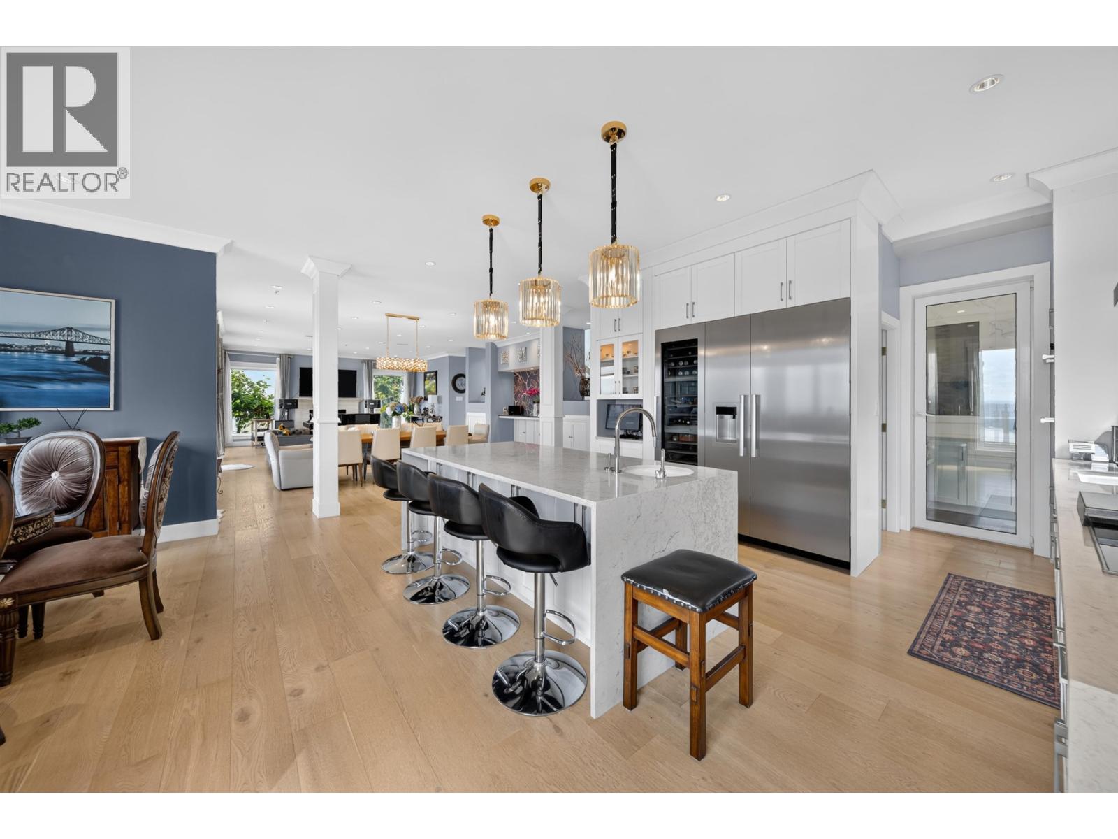 1572 CHIPPENDALE COURT, West Vancouver