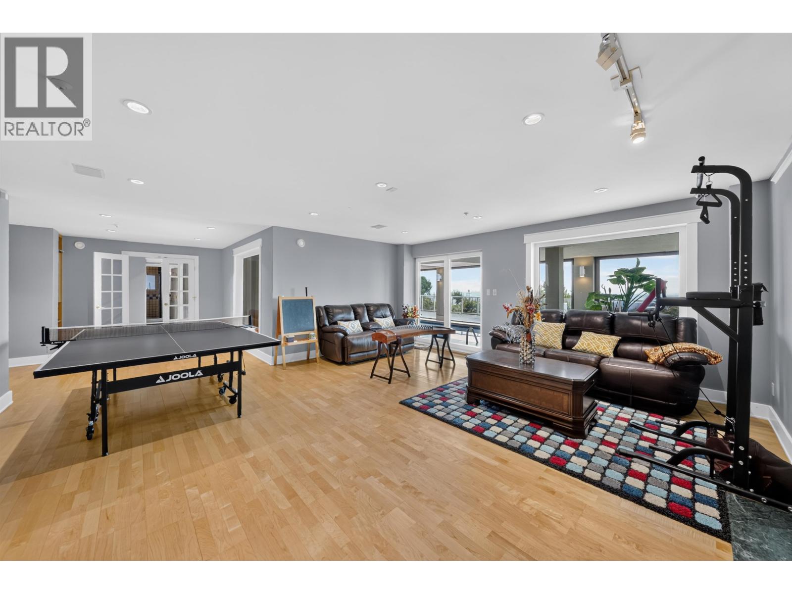 1572 CHIPPENDALE COURT, West Vancouver