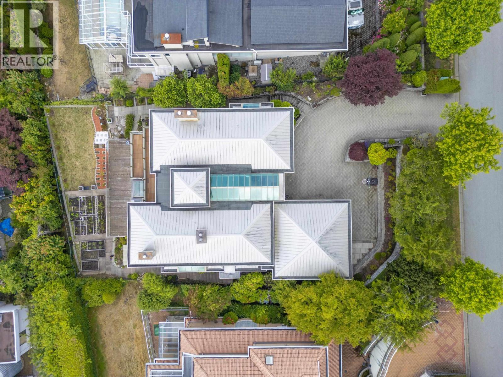 1572 CHIPPENDALE COURT, West Vancouver