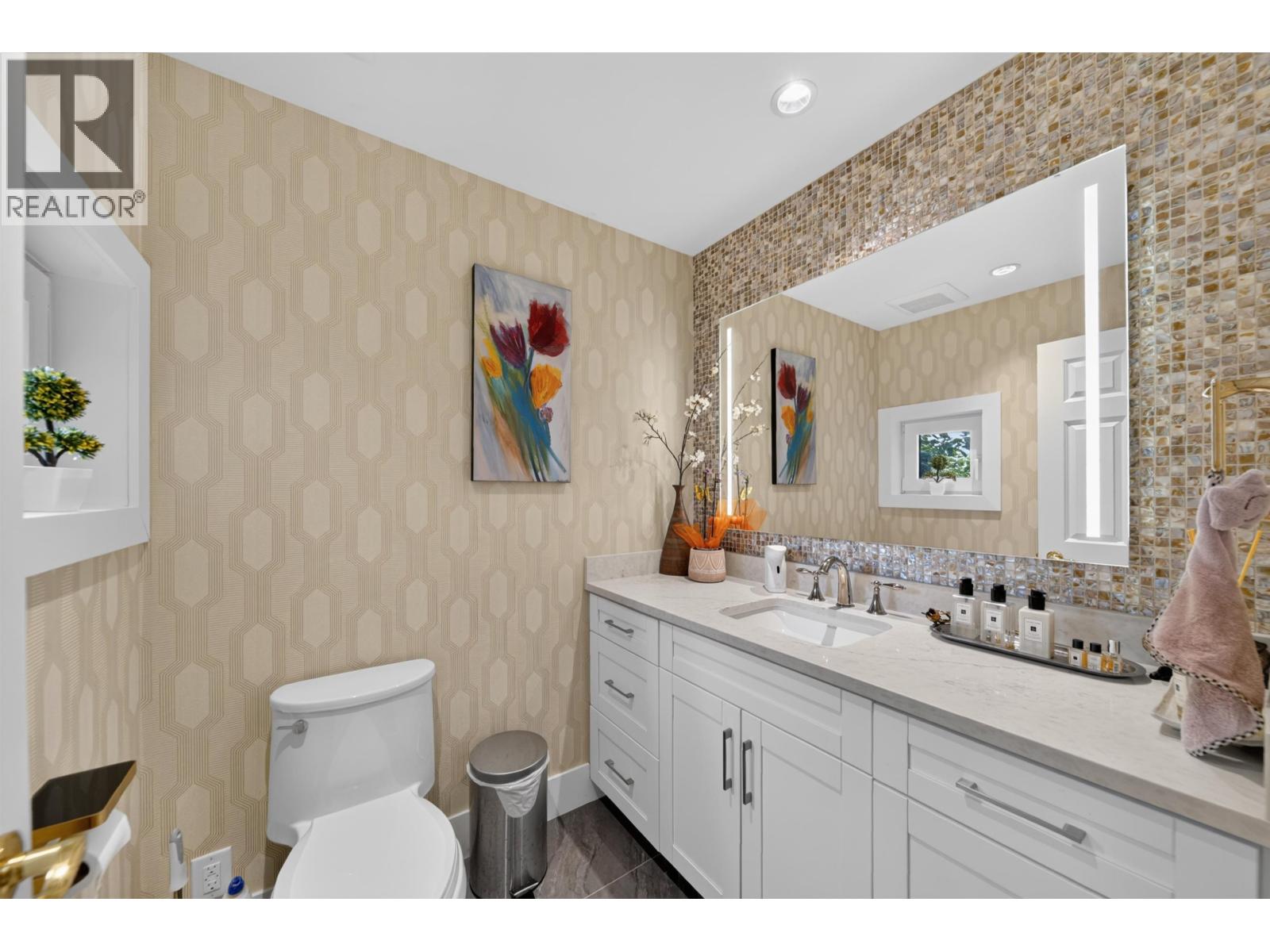 1572 CHIPPENDALE COURT, West Vancouver