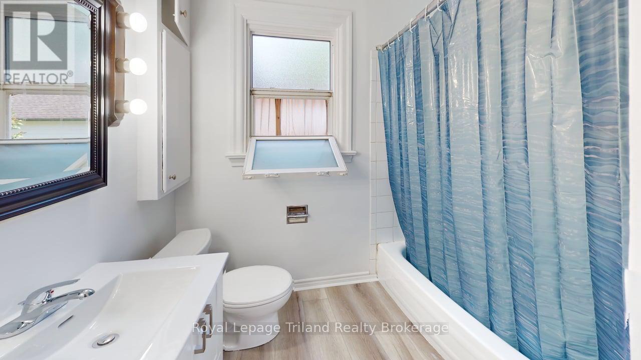 279 VANSITTART AVENUE - 8