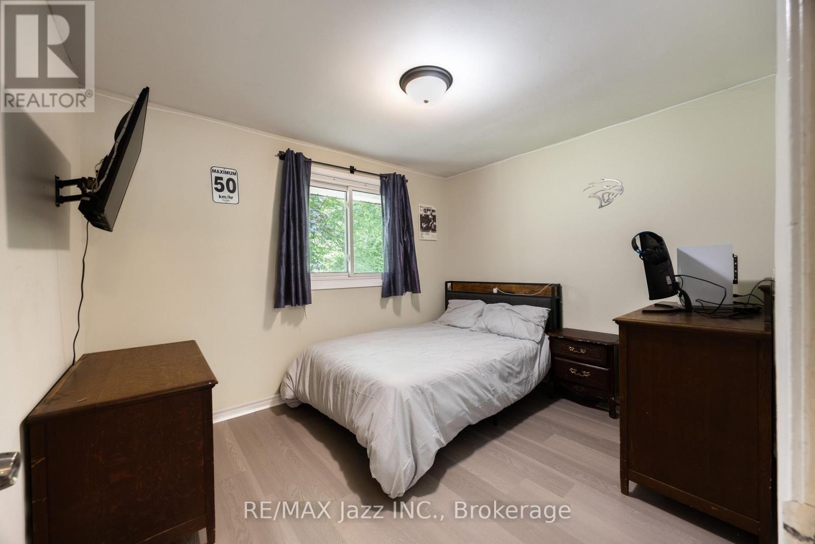 62 CROSSLEY DRIVE - 23