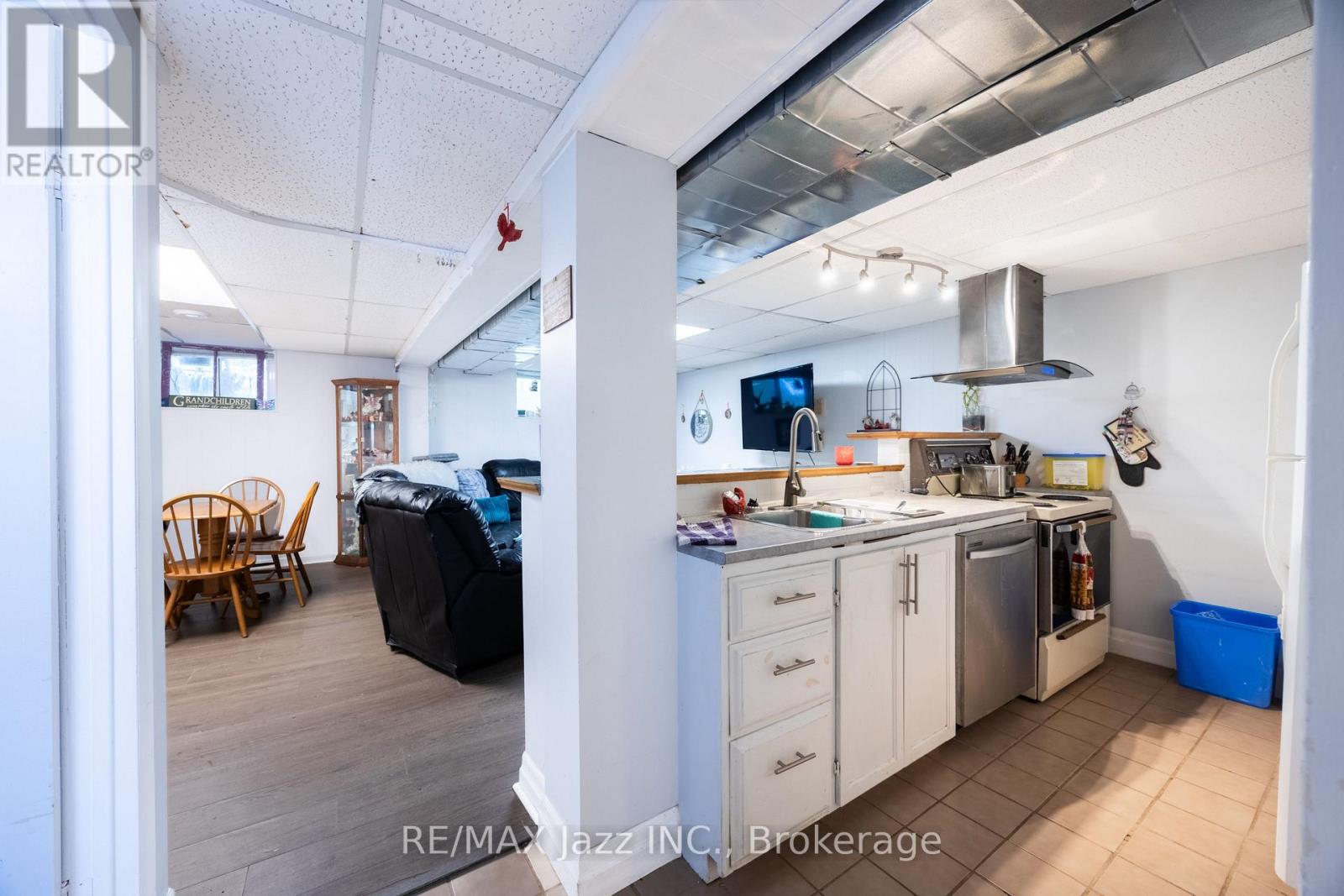 62 CROSSLEY DRIVE - 29