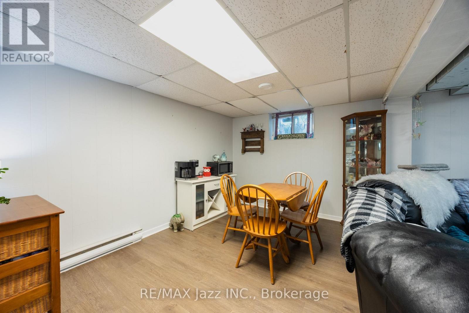 62 CROSSLEY DRIVE - 33