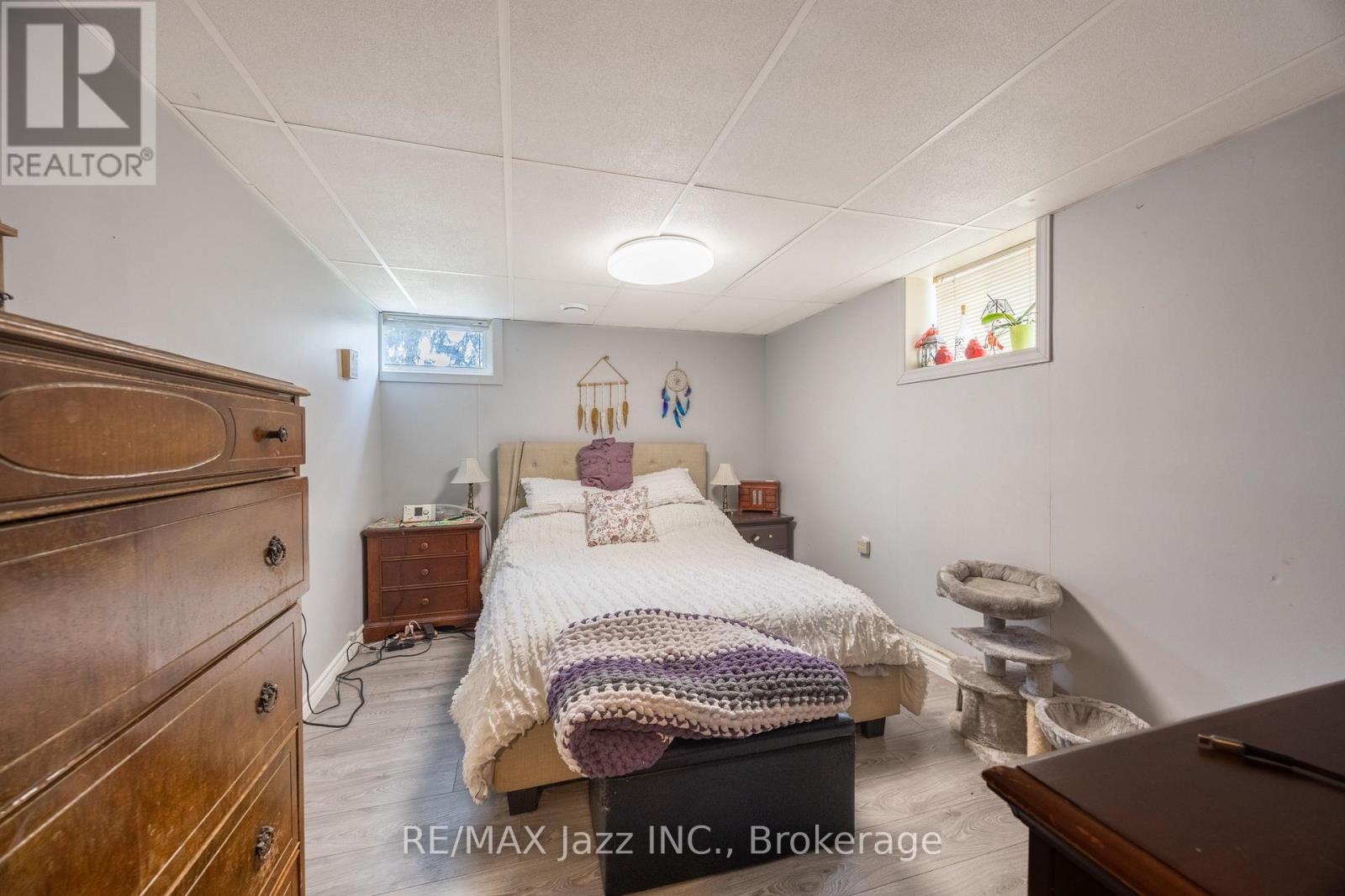 62 CROSSLEY DRIVE - 34