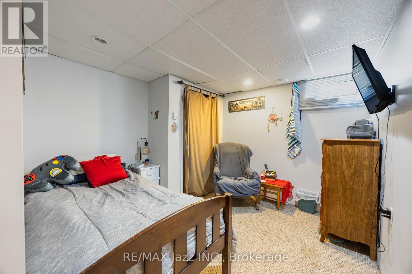 62 CROSSLEY DRIVE - 35