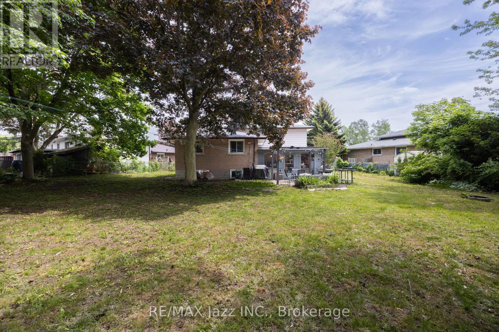 62 CROSSLEY DRIVE - 39