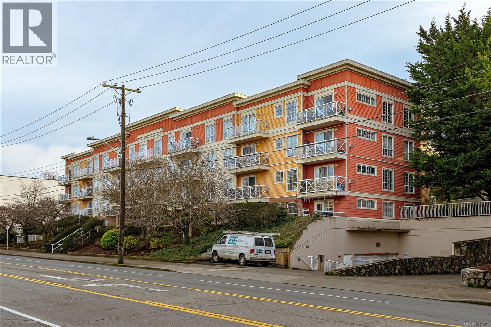 PH 10 1371 Hillside Ave, Victoria — photo 3
