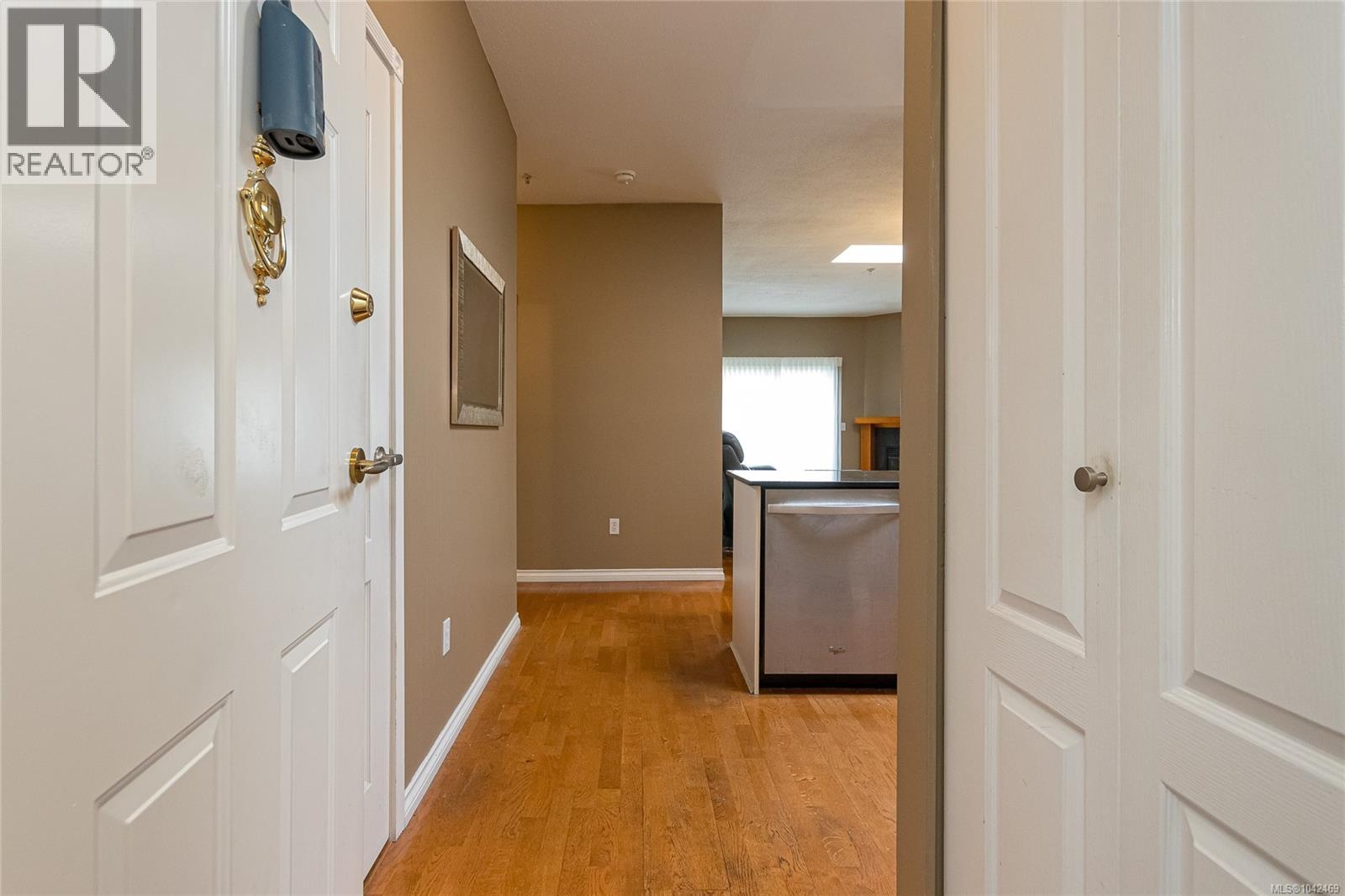 #PH 10 1371 Hillside Ave - 8