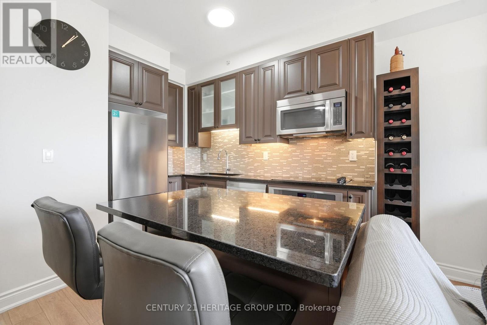 #1106B 9090 YONGE STREET - 18