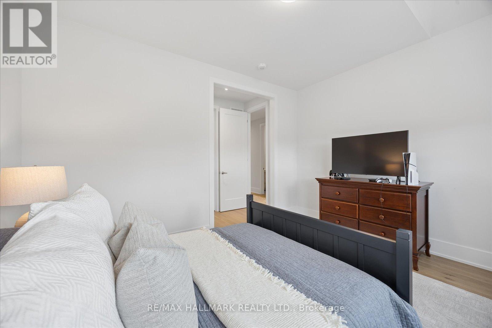 211 BUSATO DRIVE - 32