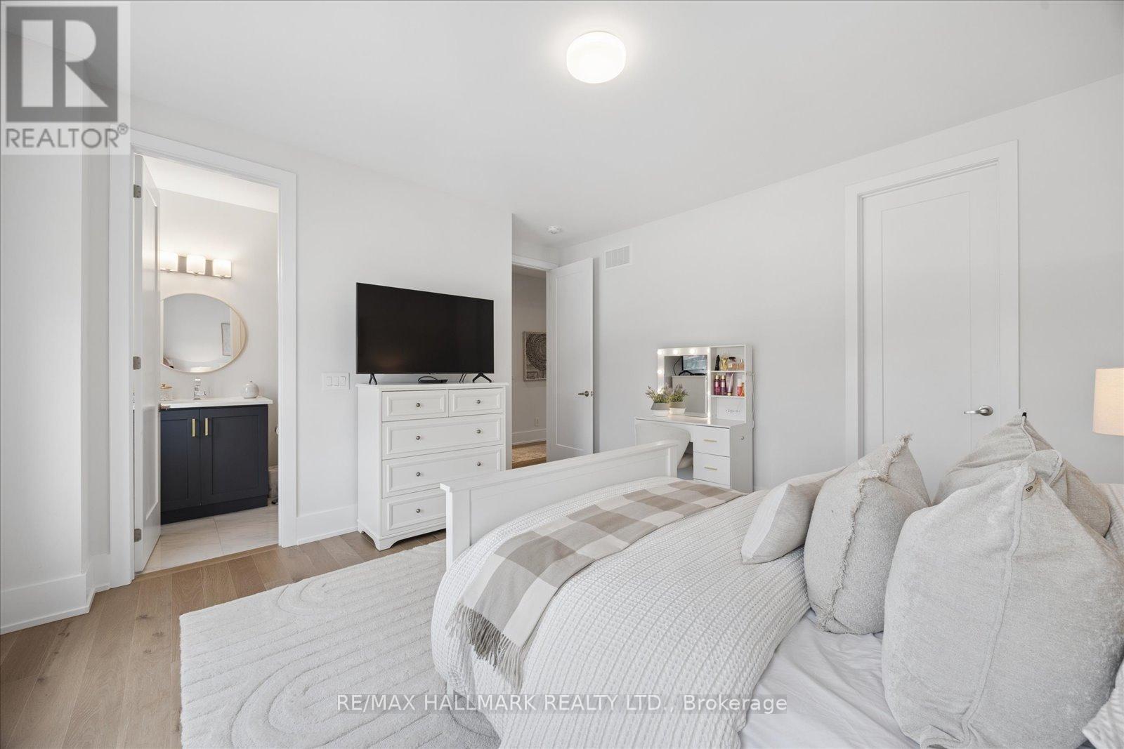 211 BUSATO DRIVE - 33