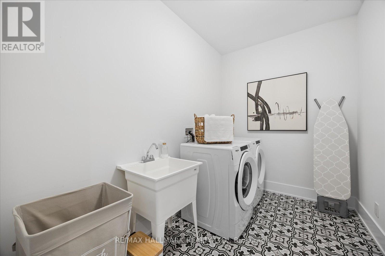 211 BUSATO DRIVE - 39