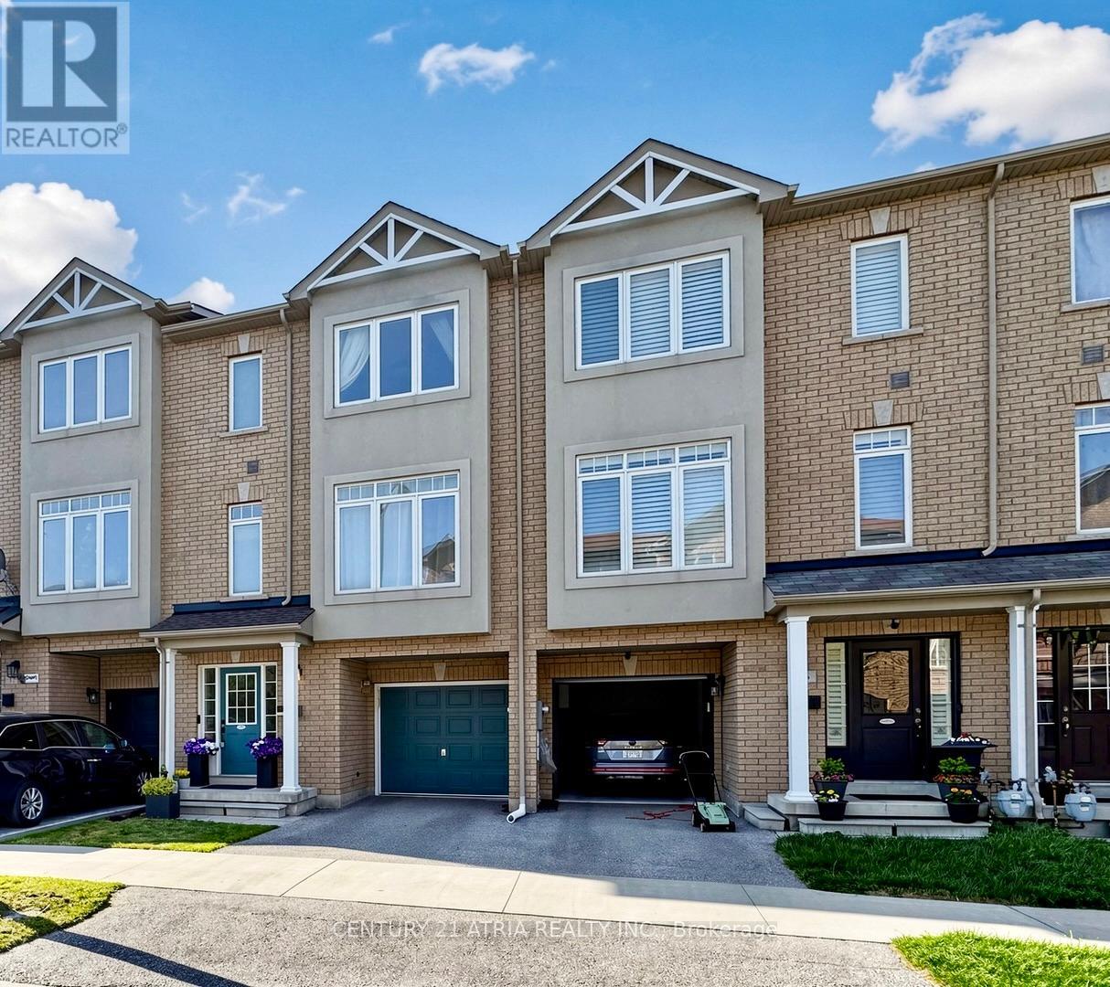 34 CURRAN HALL CRESCENT - 1