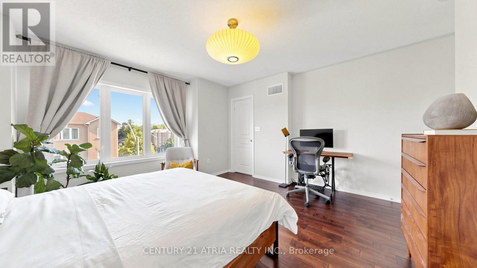 34 CURRAN HALL CRESCENT - 20
