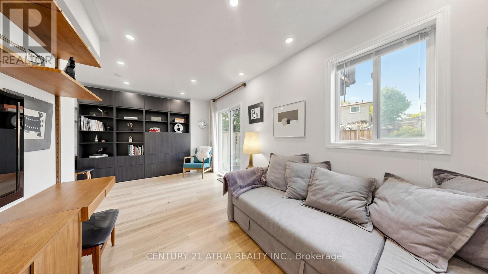 34 CURRAN HALL CRESCENT - 34