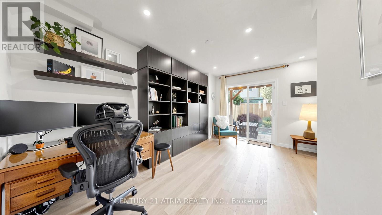 34 CURRAN HALL CRESCENT - 31