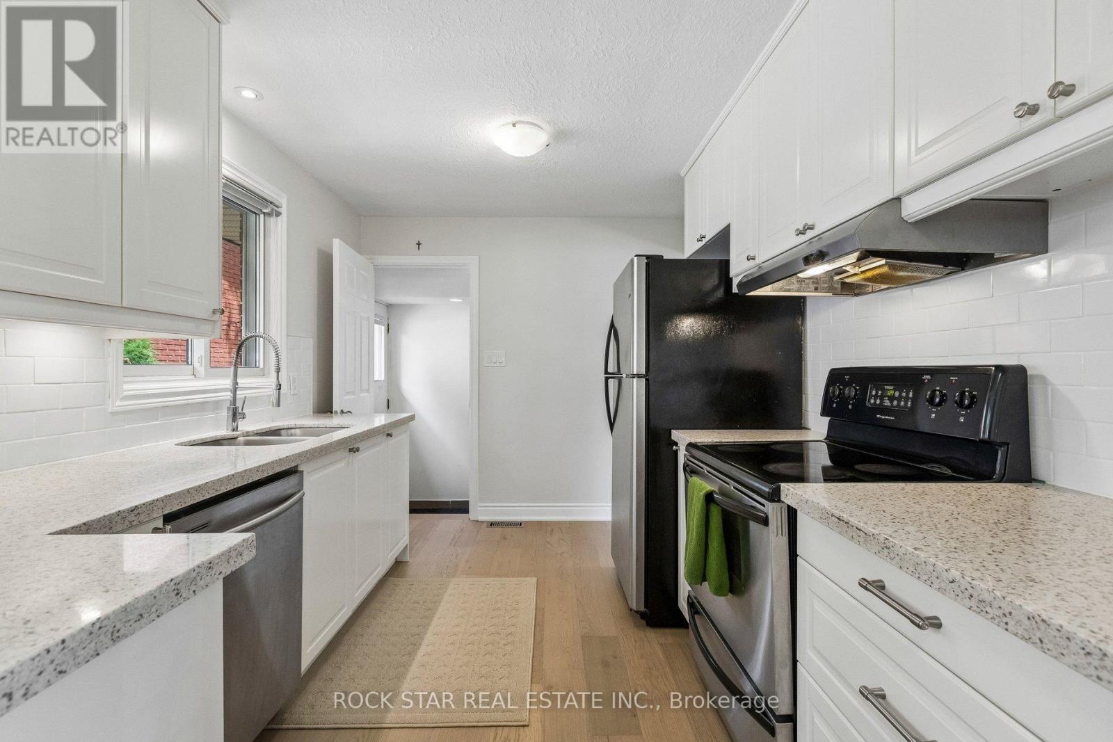130 HUDSON CRESCENT - 10