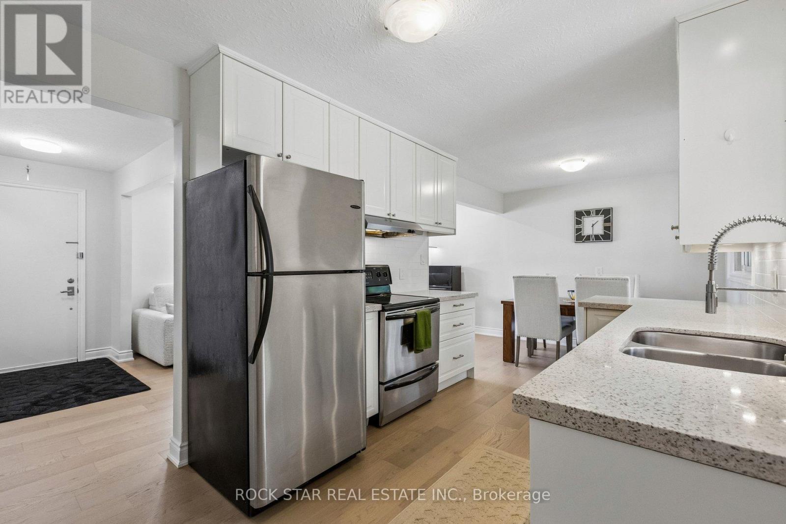 130 HUDSON CRESCENT - 12