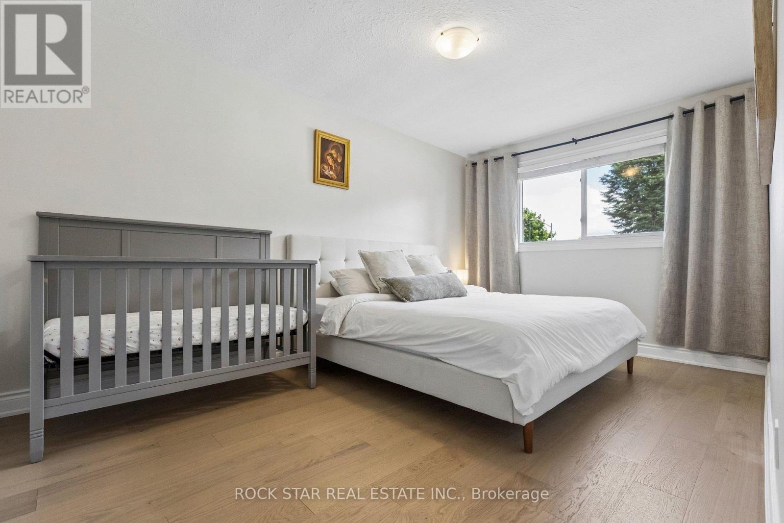 130 HUDSON CRESCENT - 13
