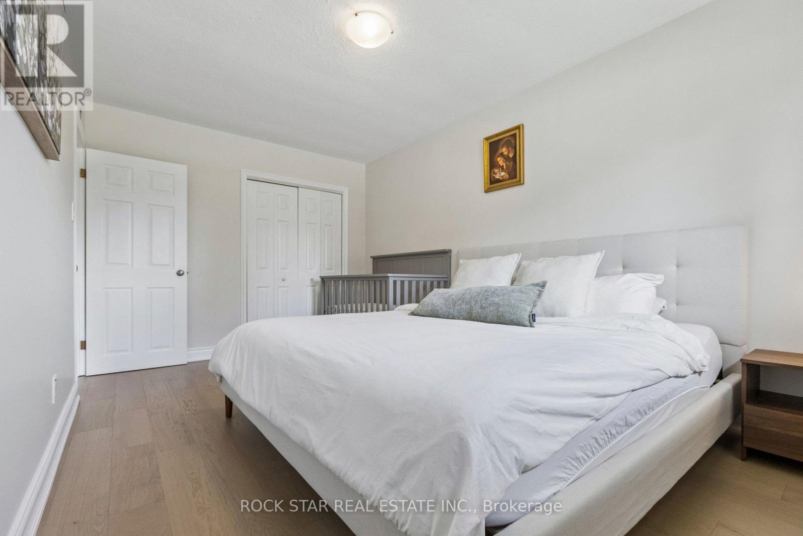 130 HUDSON CRESCENT - 14