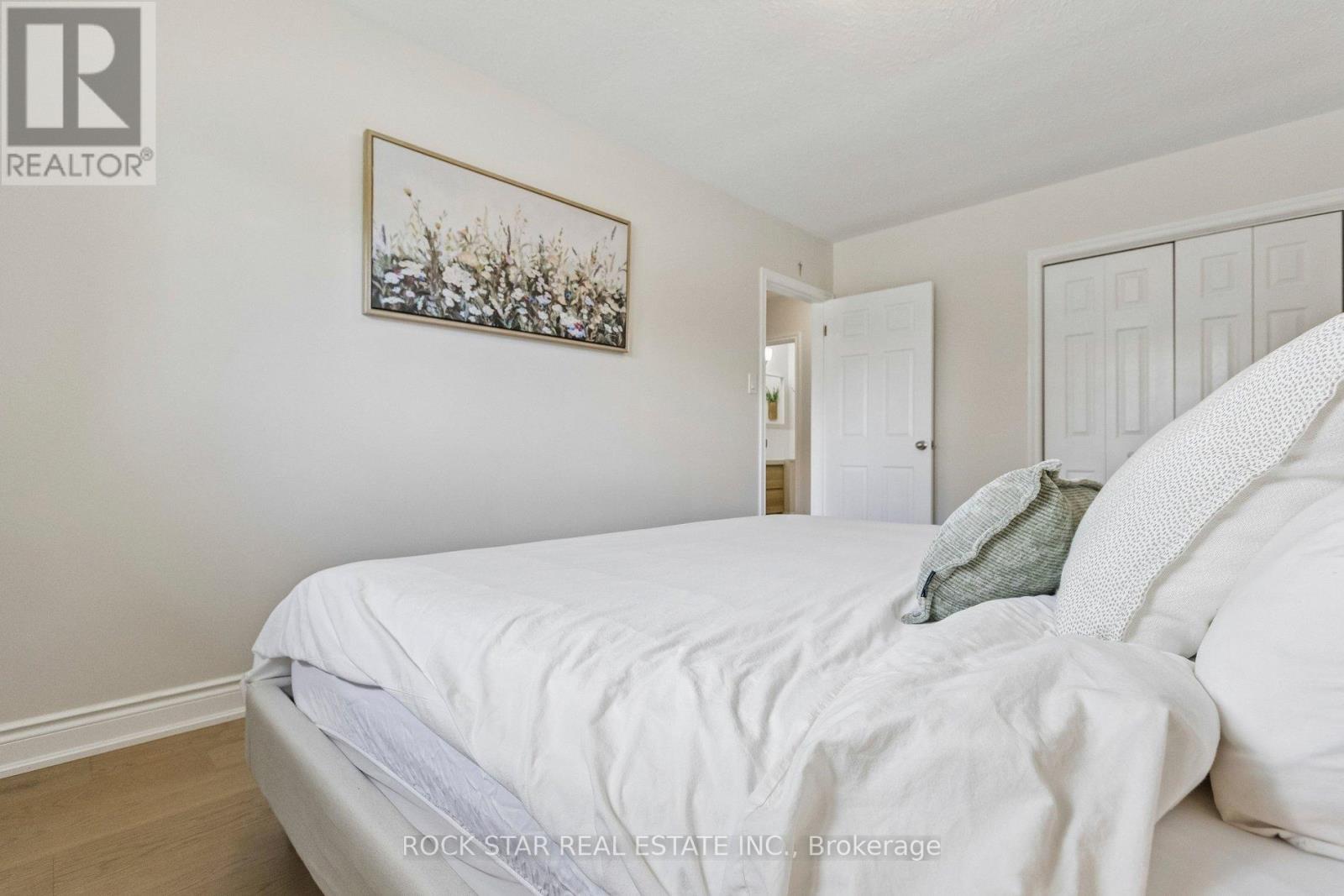 130 HUDSON CRESCENT - 15