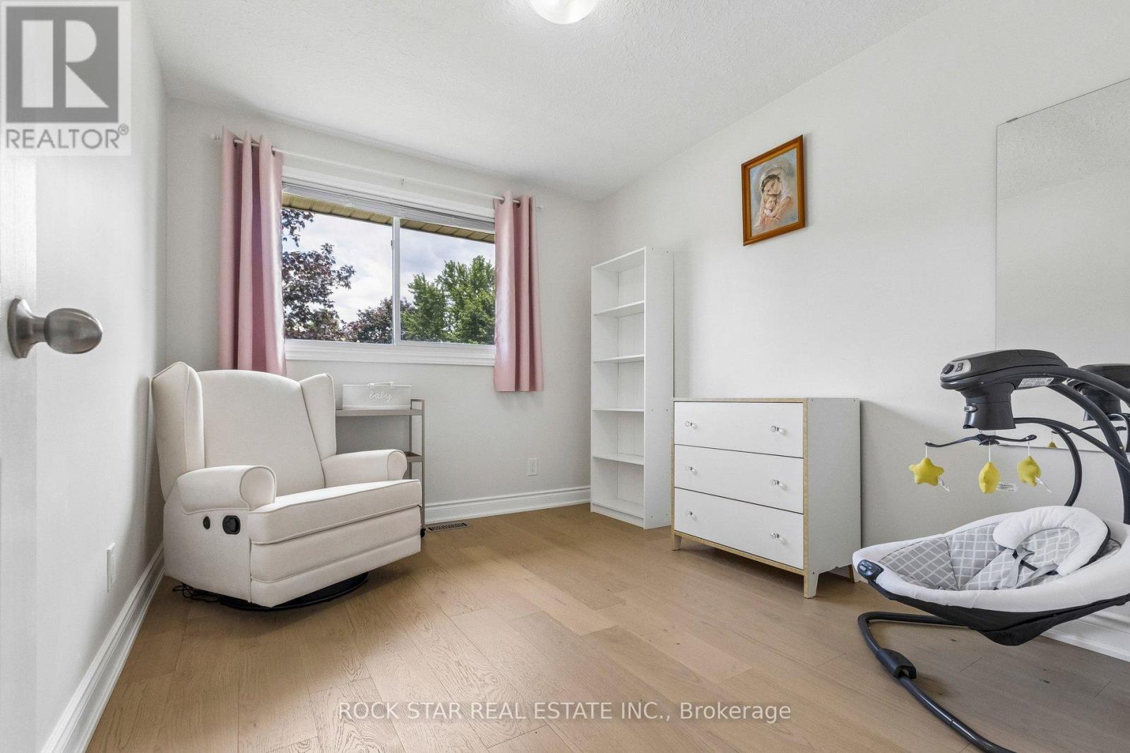 130 HUDSON CRESCENT - 16